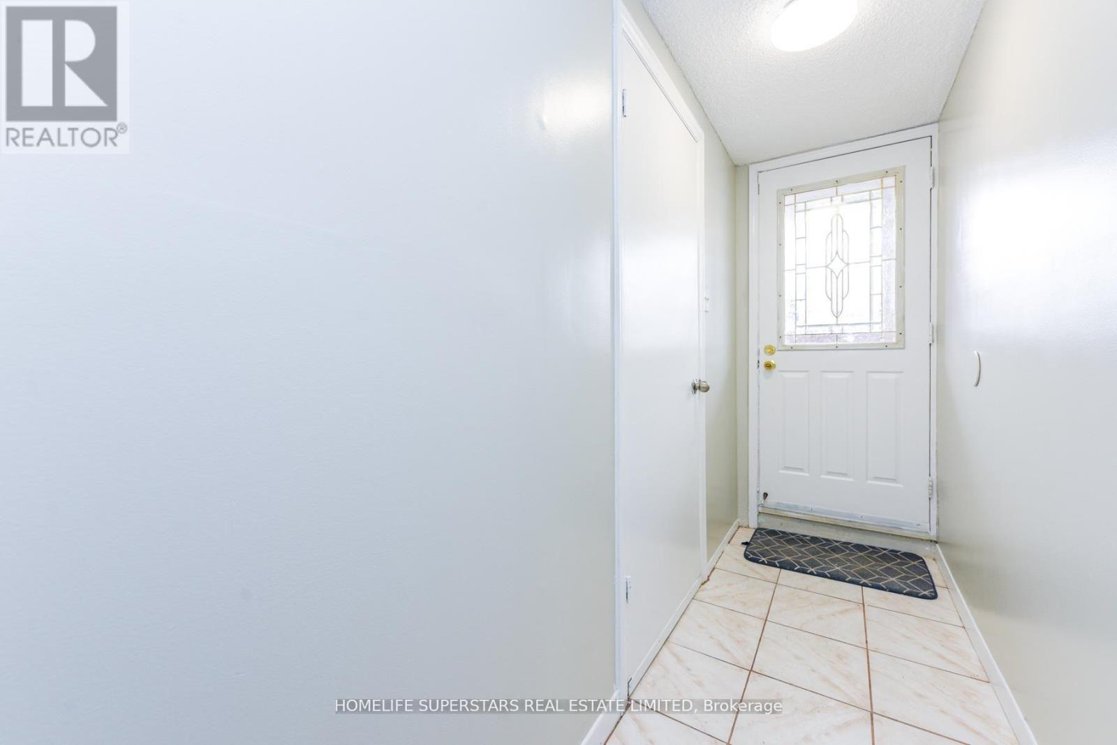 306 Royal Salisbury Way, Brampton, Ontario  L6V 3G5 - Photo 7 - W12972234