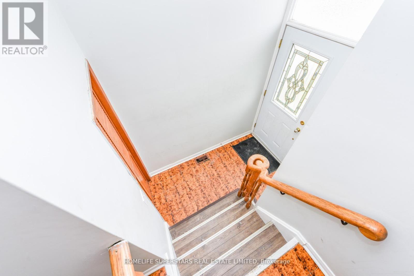 306 Royal Salisbury Way, Brampton, Ontario  L6V 3G5 - Photo 8 - W12972234