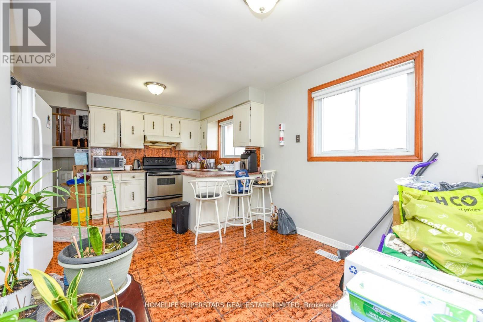 306 Royal Salisbury Way, Brampton, Ontario  L6V 3G5 - Photo 9 - W12972234