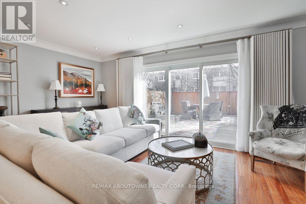 45 Tradewind Drive, Oakville, Ontario  L6L 6K9 - Photo 13 - W12972276