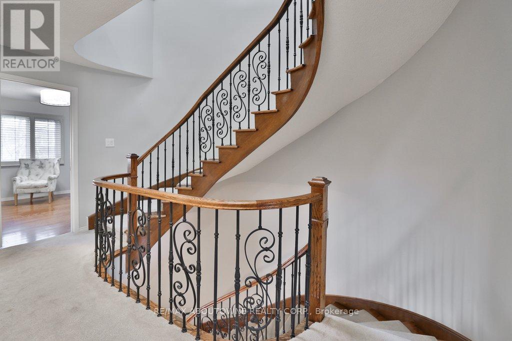 45 Tradewind Drive, Oakville, Ontario  L6L 6K9 - Photo 15 - W12972276