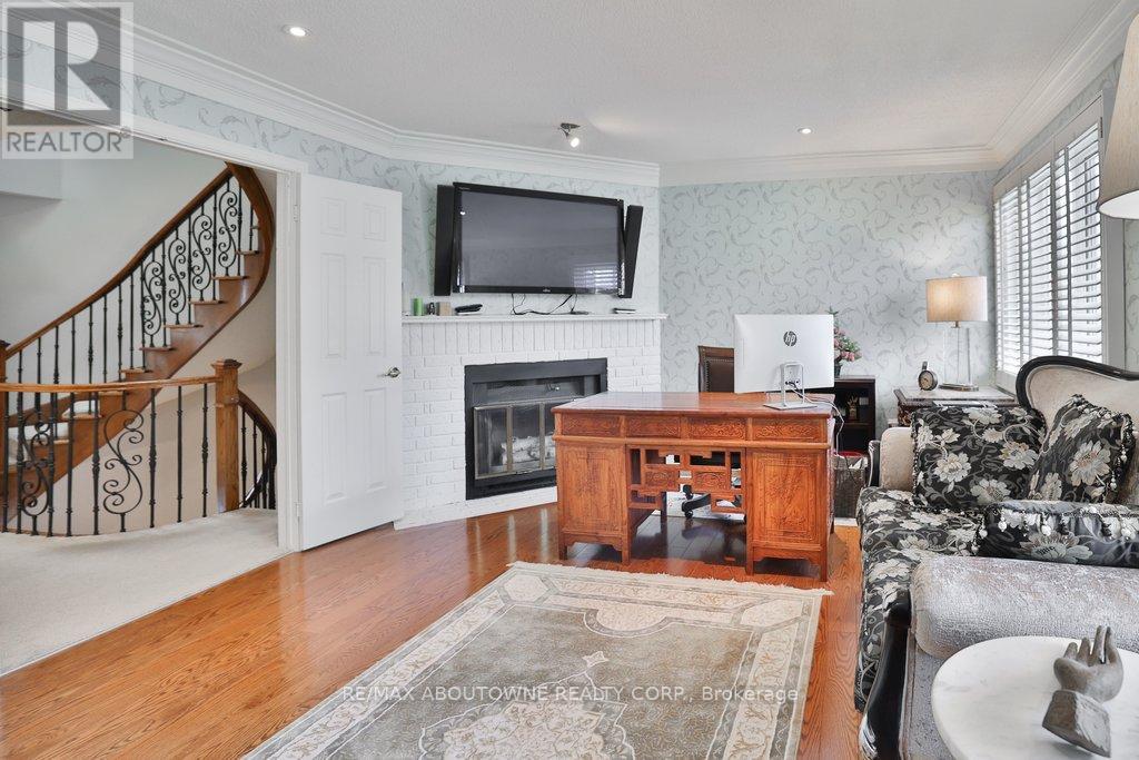 45 Tradewind Drive, Oakville, Ontario  L6L 6K9 - Photo 17 - W12972276