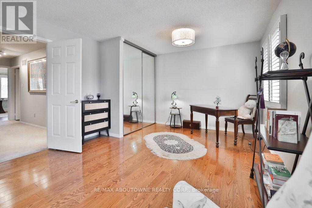 45 Tradewind Drive, Oakville, Ontario  L6L 6K9 - Photo 20 - W12972276