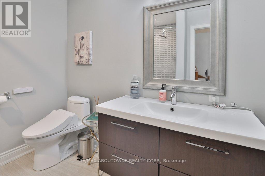 45 Tradewind Drive, Oakville, Ontario  L6L 6K9 - Photo 21 - W12972276