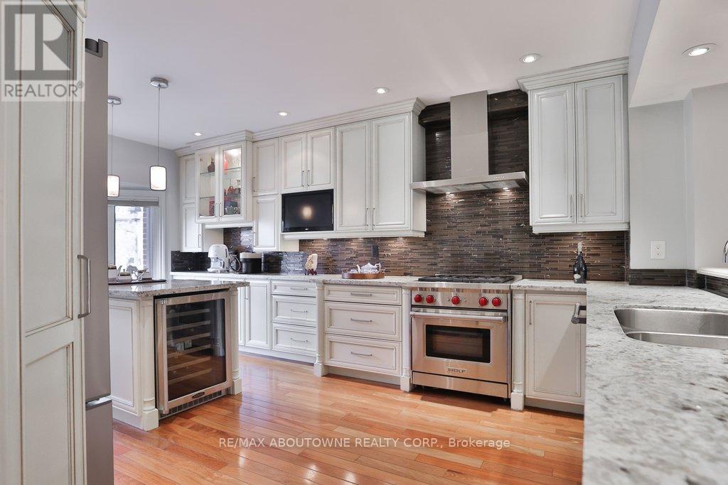45 Tradewind Drive, Oakville, Ontario  L6L 6K9 - Photo 6 - W12972276