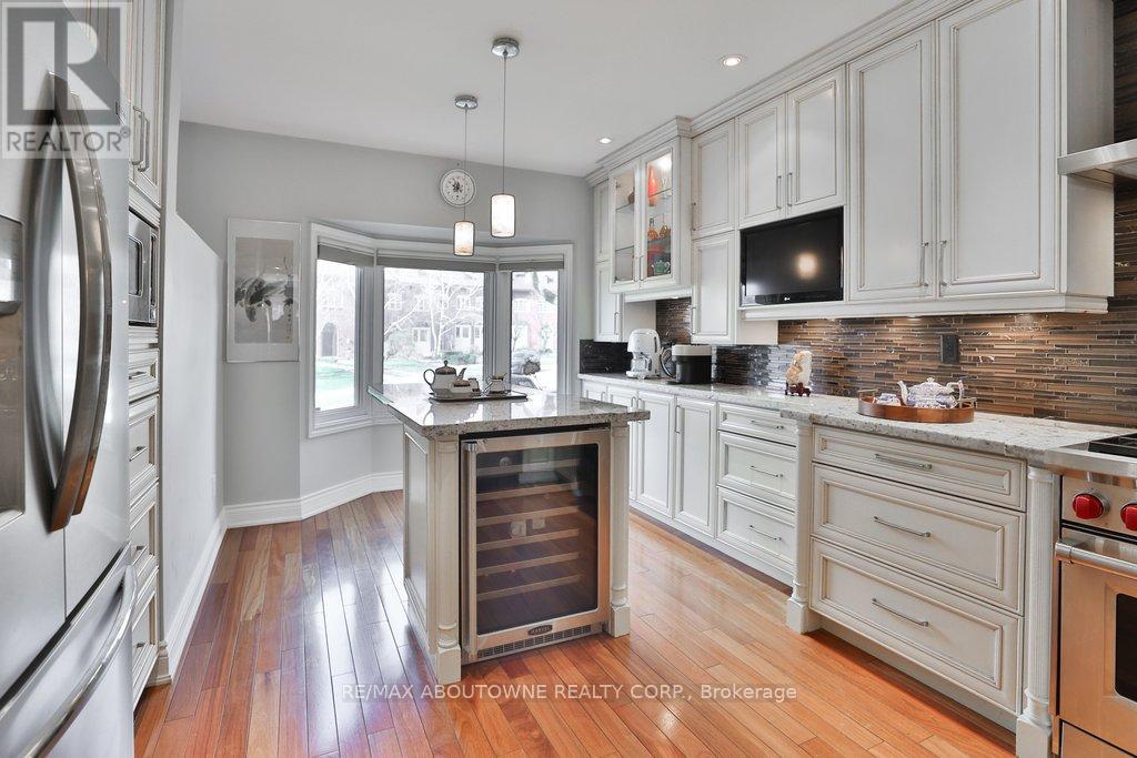 45 Tradewind Drive, Oakville, Ontario  L6L 6K9 - Photo 7 - W12972276