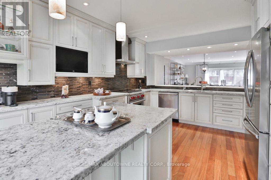 45 Tradewind Drive, Oakville, Ontario  L6L 6K9 - Photo 8 - W12972276