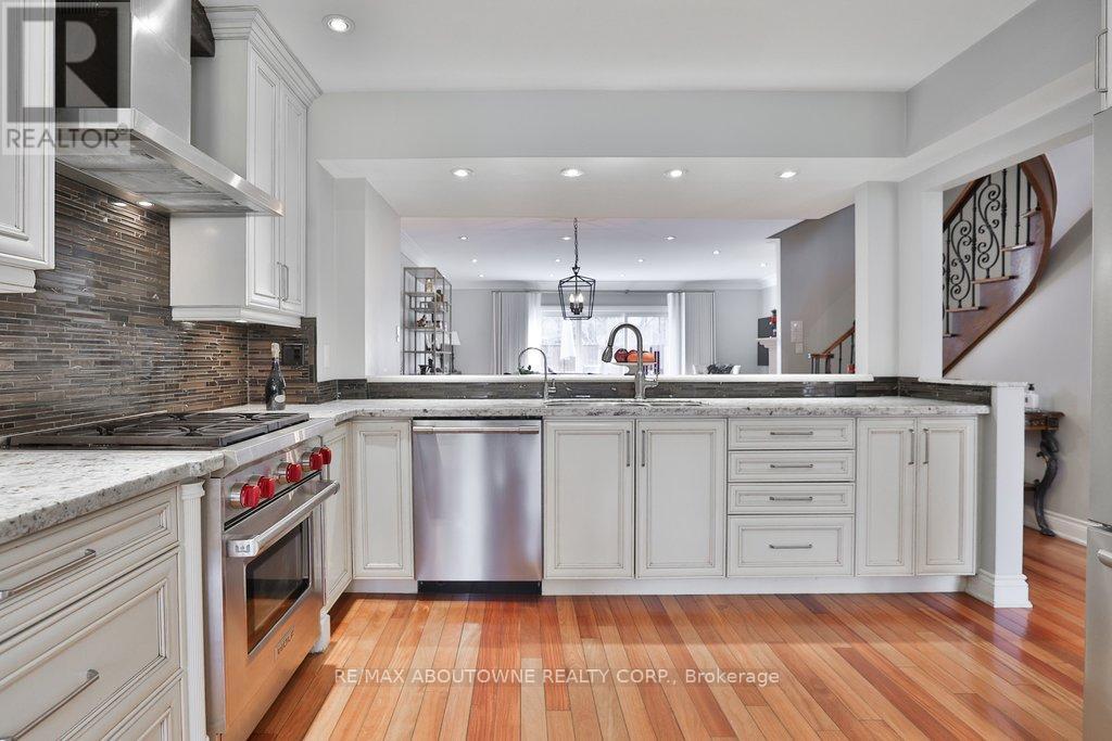 45 Tradewind Drive, Oakville, Ontario  L6L 6K9 - Photo 9 - W12972276