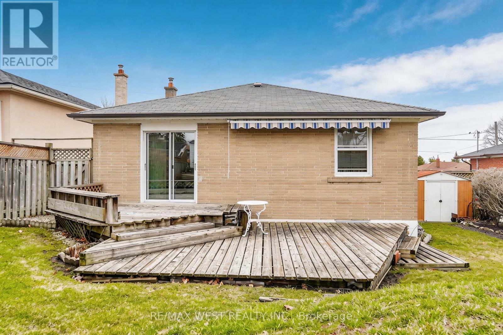 32 Deevale Road, Toronto, Ontario  M3M 1Z3 - Photo 8 - W12972322