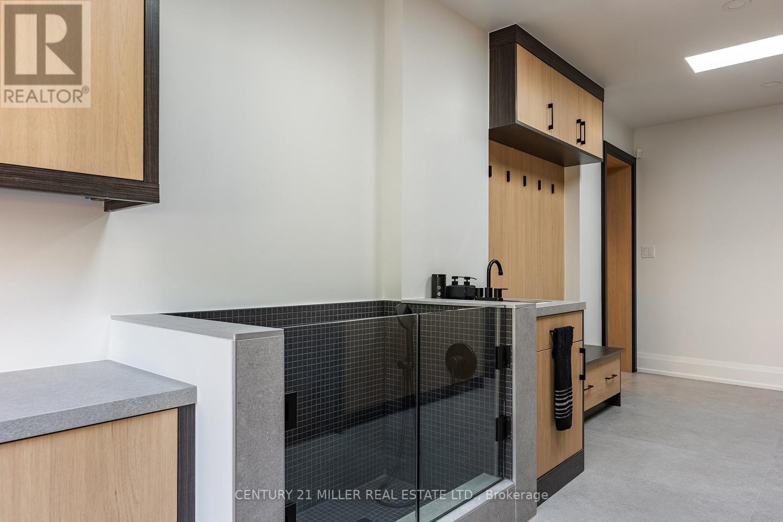 121 Edgecliffe Place, Burlington, Ontario  L7L 3Z2 - Photo 23 - W12972356