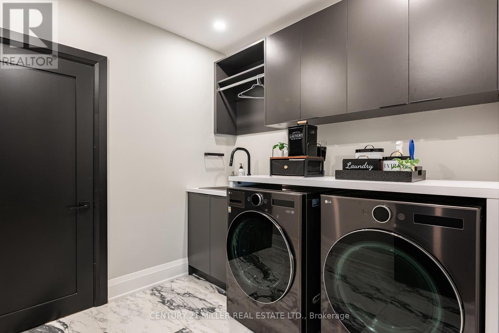 121 Edgecliffe Place, Burlington, Ontario  L7L 3Z2 - Photo 25 - W12972356