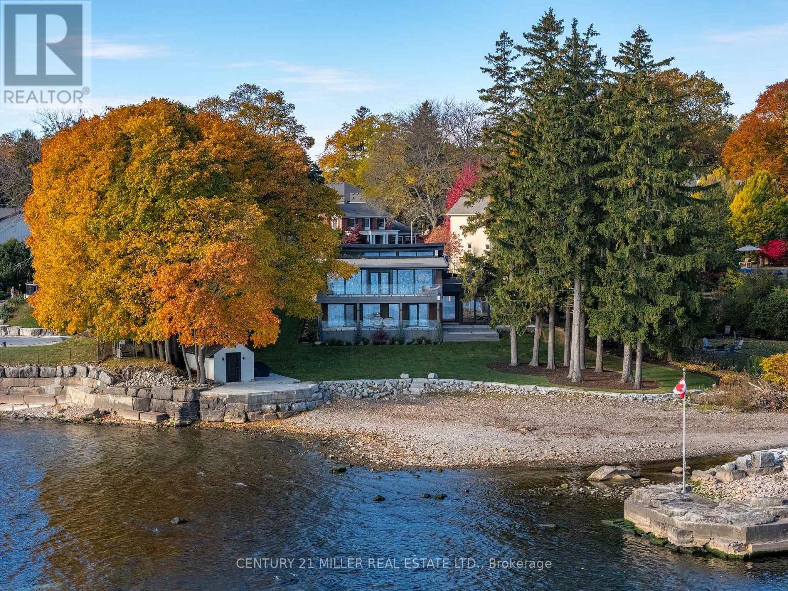 121 Edgecliffe Place, Burlington, Ontario  L7L 3Z2 - Photo 3 - W12972356