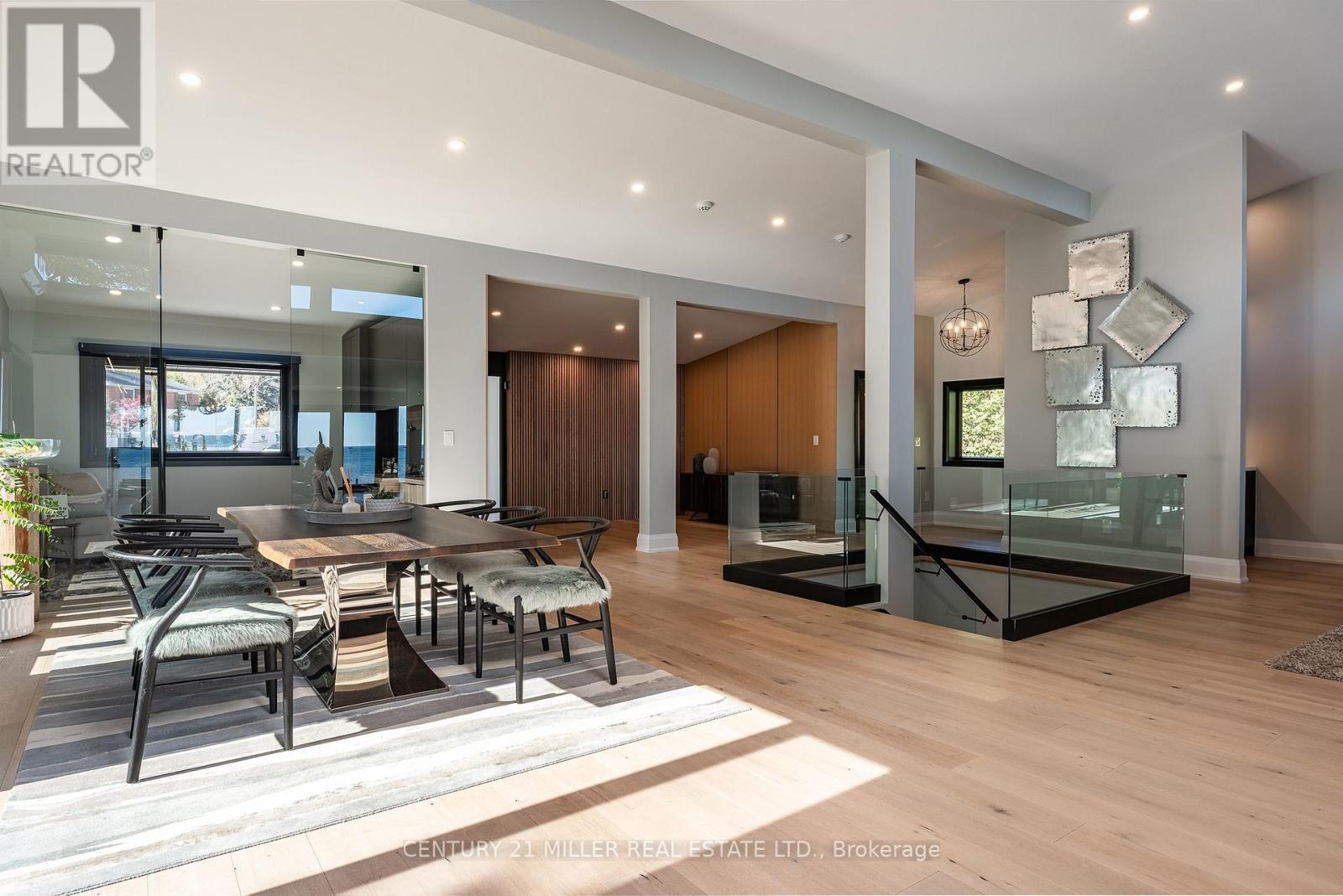 121 Edgecliffe Place, Burlington, Ontario  L7L 3Z2 - Photo 8 - W12972356