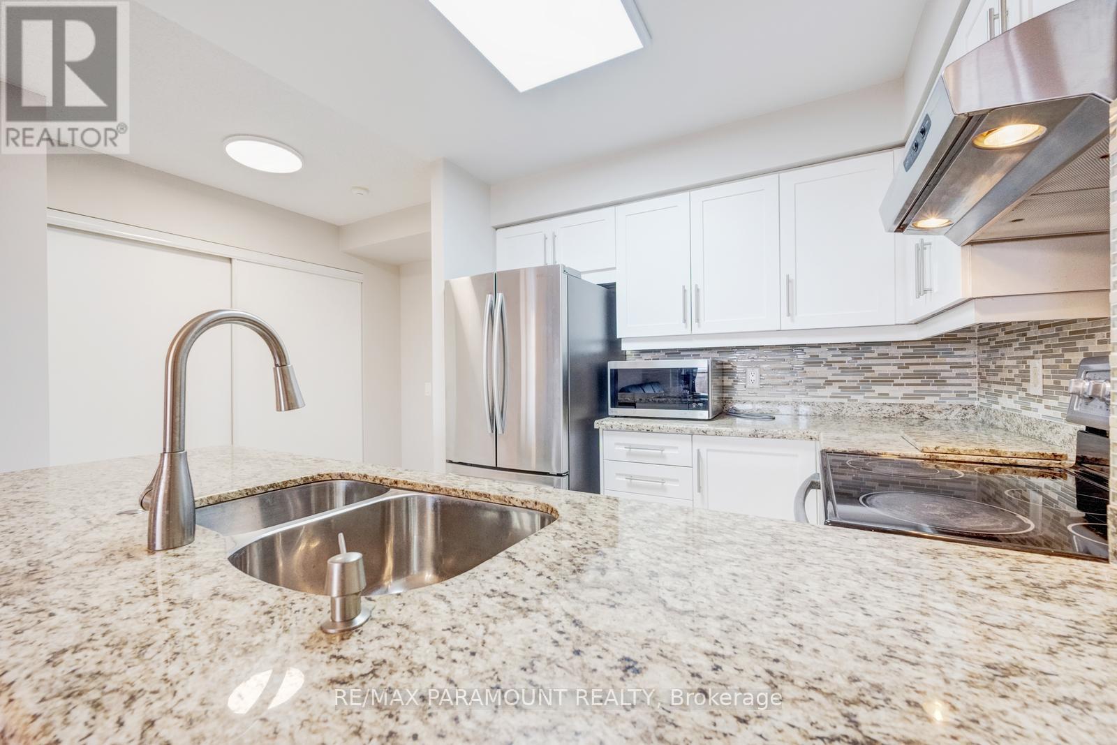 616 - 25 Kingsbridge Garden Circle, Mississauga, Ontario  L5R 4B1 - Photo 17 - W12972360