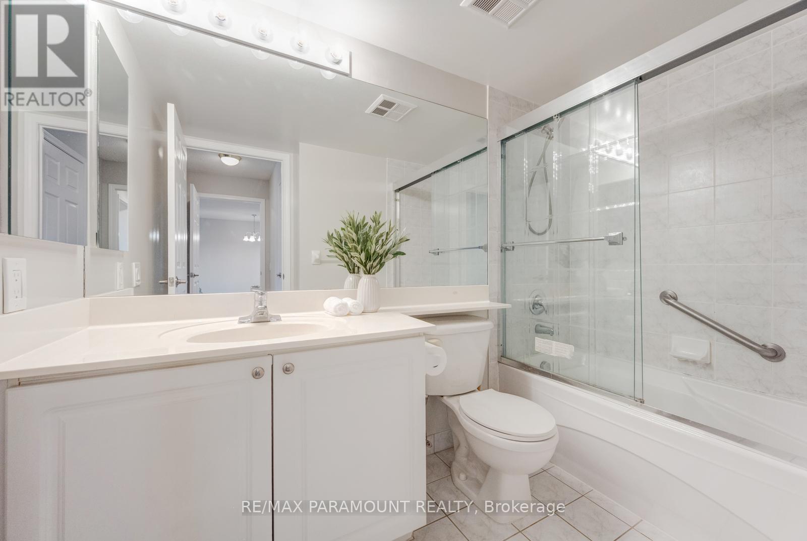 616 - 25 Kingsbridge Garden Circle, Mississauga, Ontario  L5R 4B1 - Photo 38 - W12972360