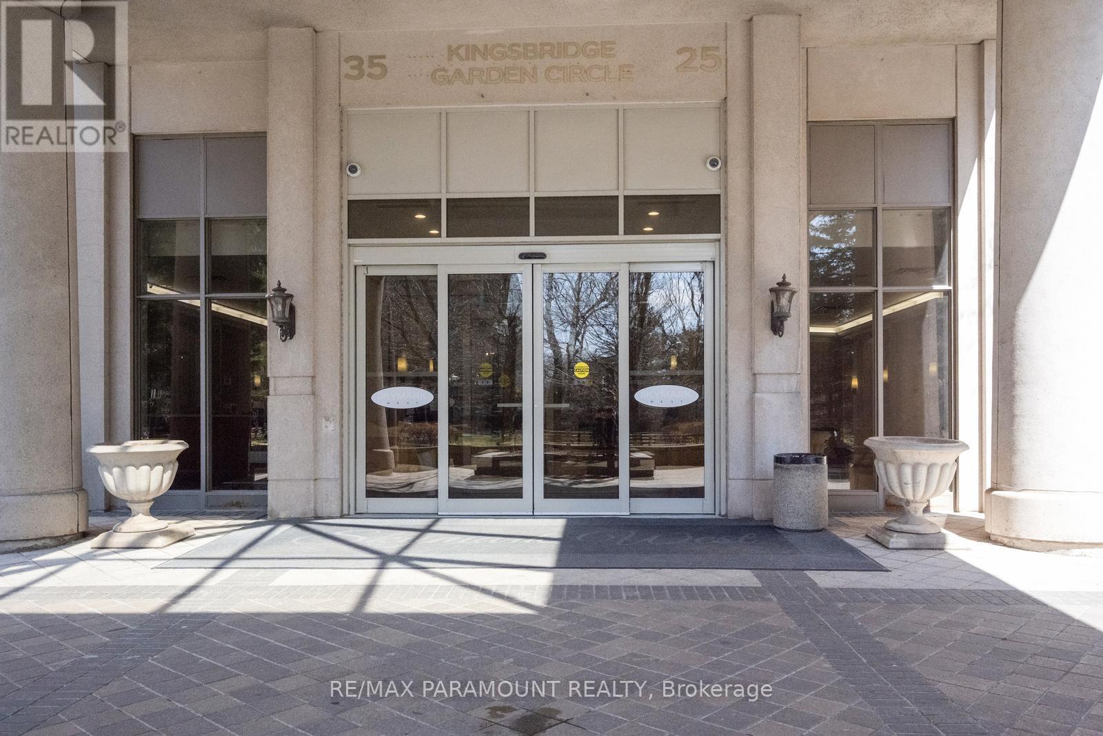 616 - 25 Kingsbridge Garden Circle, Mississauga, Ontario  L5R 4B1 - Photo 4 - W12972360