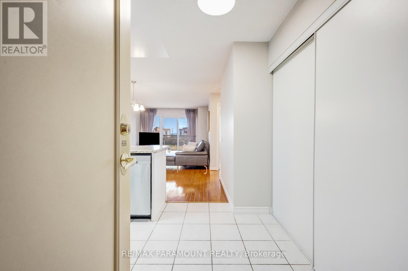 616 - 25 Kingsbridge Garden Circle, Mississauga, Ontario  L5R 4B1 - Photo 7 - W12972360