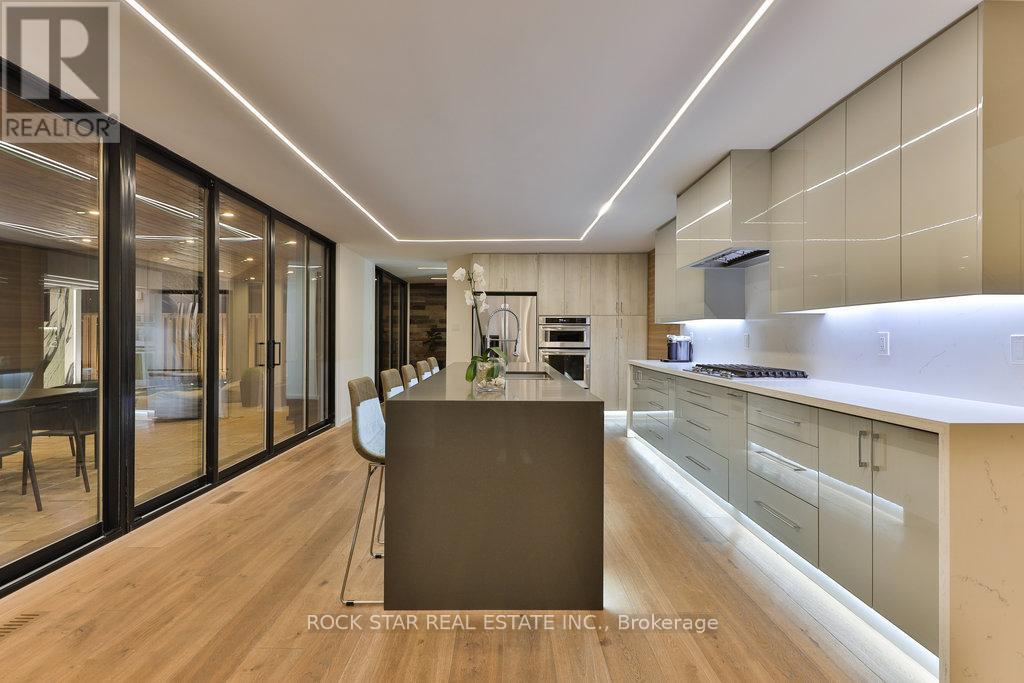 370 Goodram Drive, Burlington, Ontario  L7L 2K1 - Photo 11 - W12972366