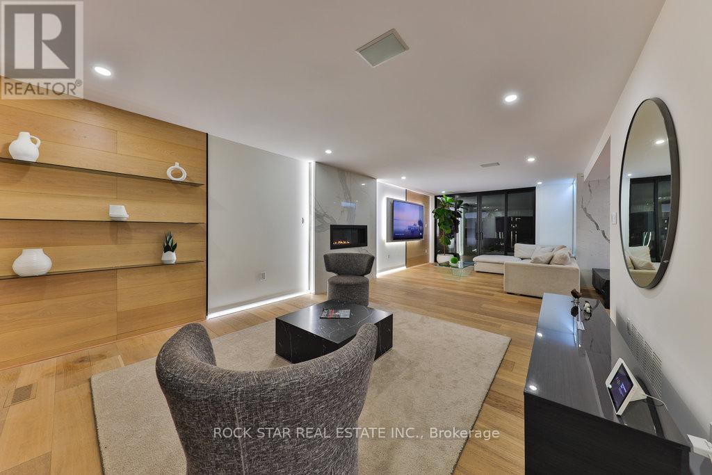 370 Goodram Drive, Burlington, Ontario  L7L 2K1 - Photo 19 - W12972366