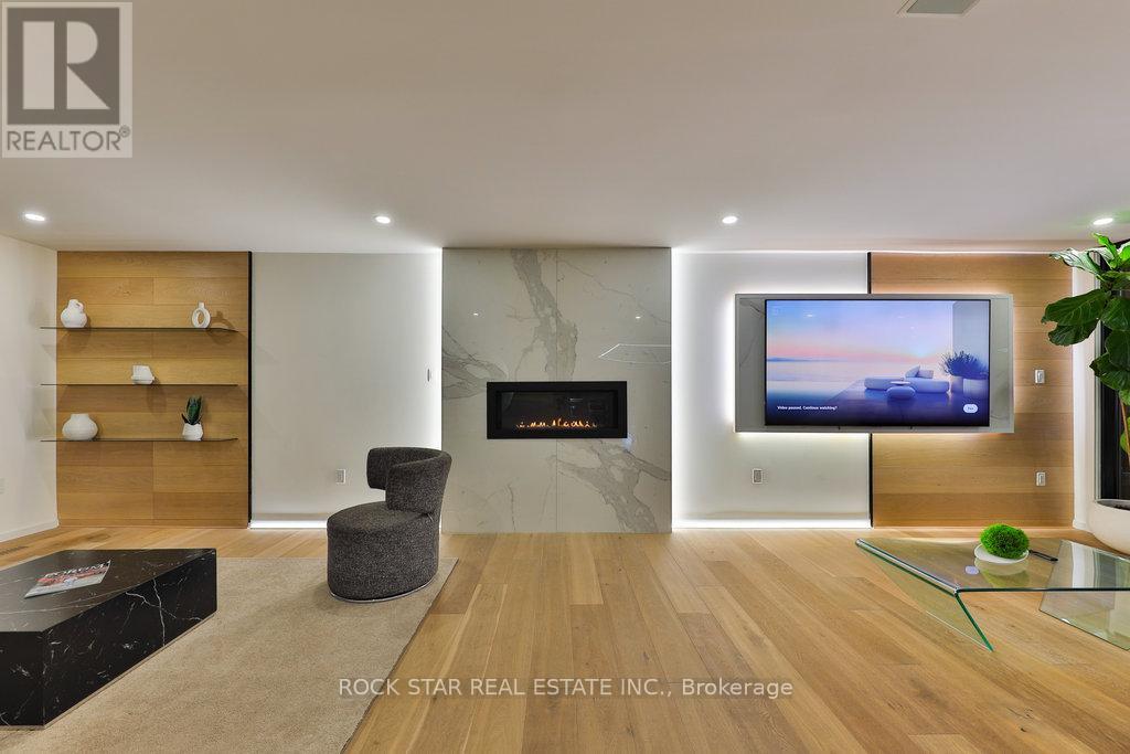 370 Goodram Drive, Burlington, Ontario  L7L 2K1 - Photo 2 - W12972366