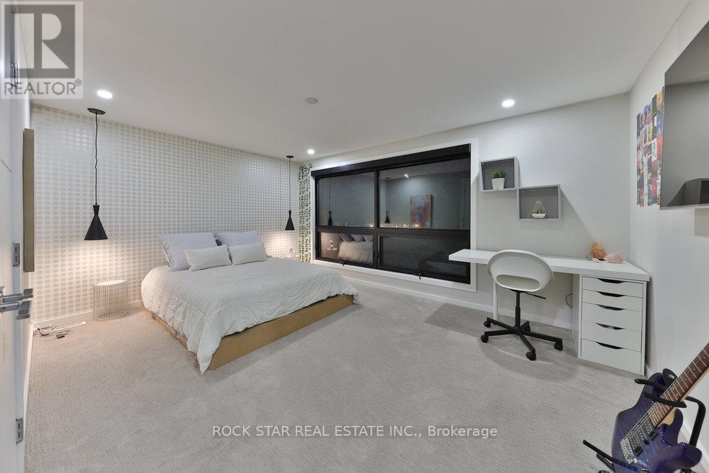 370 Goodram Drive, Burlington, Ontario  L7L 2K1 - Photo 24 - W12972366