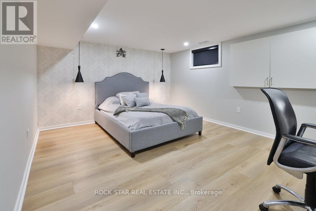 370 Goodram Drive, Burlington, Ontario  L7L 2K1 - Photo 32 - W12972366