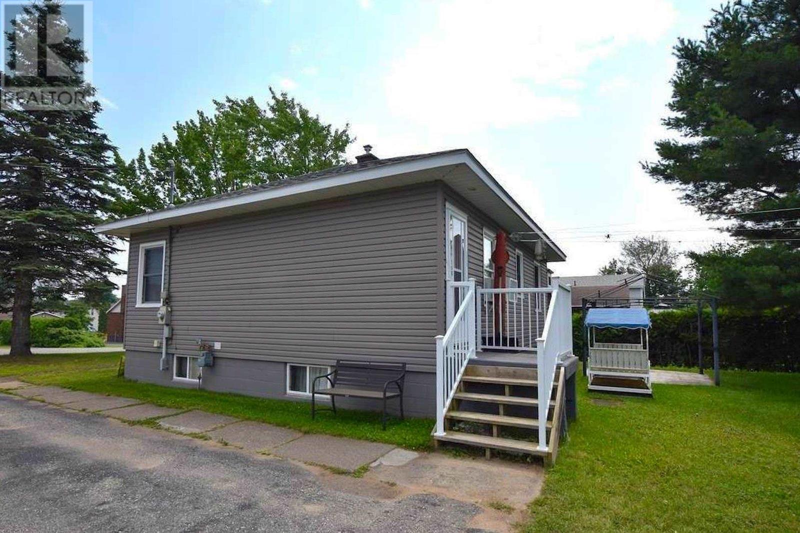 27 Queen Ave, Blind River, Ontario  P0R 1B0 - Photo 33 - SM260638