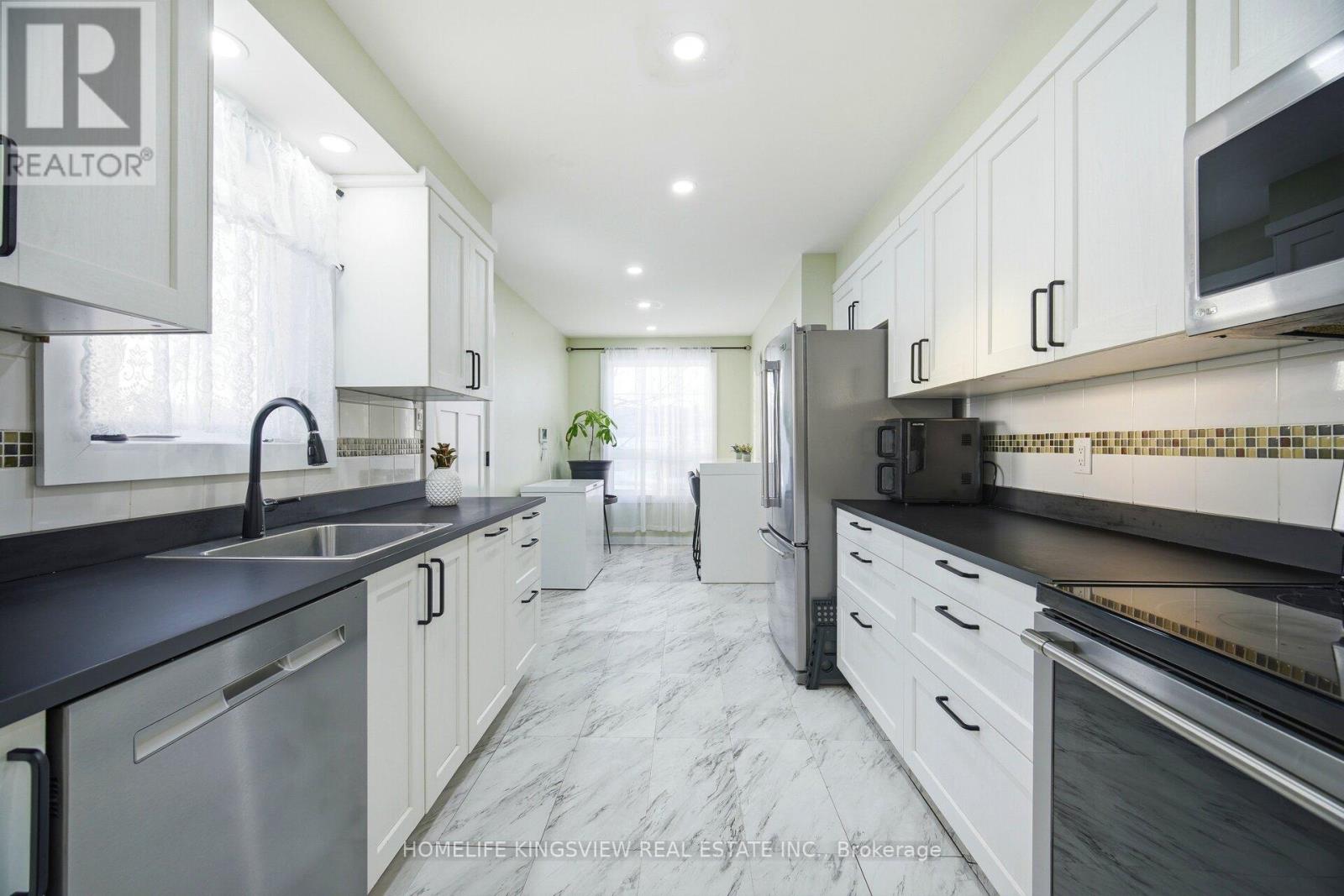 405 Maplegrove Avenue, Bradford West Gwillimbury (Bradford), Ontario  L3Z 1V8 - Photo 11 - N12971670