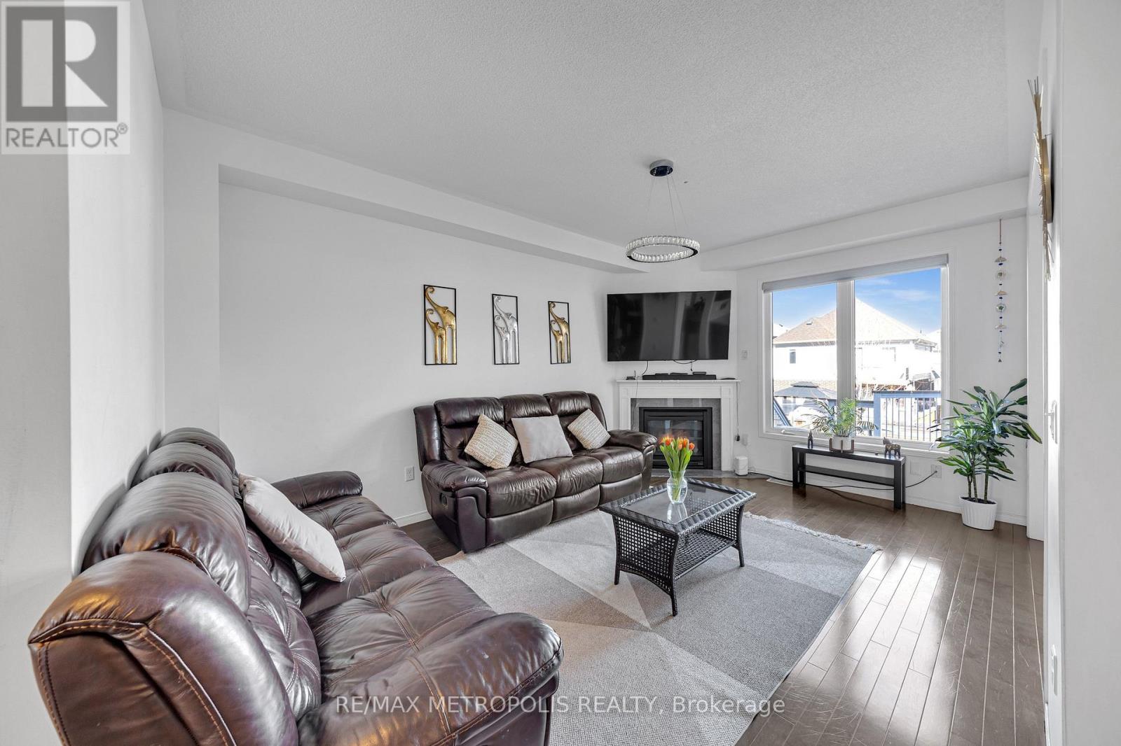 118 Cauthers Crescent, New Tecumseth, Ontario  L9R 1H2 - Photo 11 - N12972084