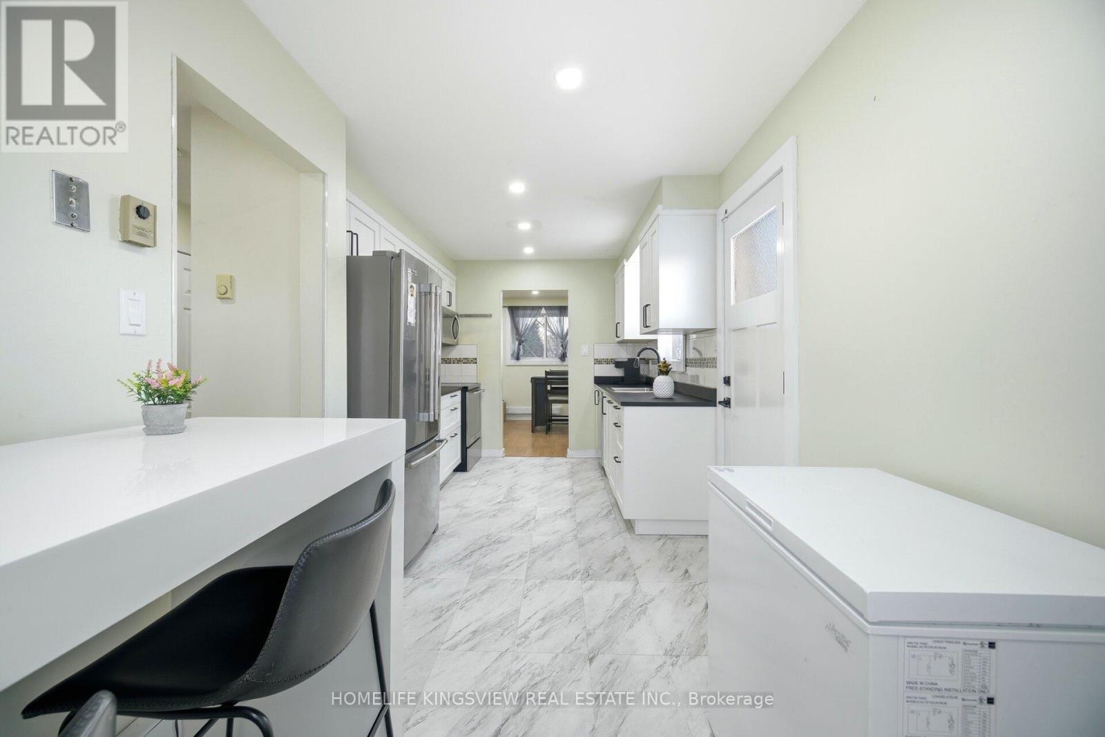 405 Maplegrove Avenue, Bradford West Gwillimbury (Bradford), Ontario  L3Z 1V8 - Photo 13 - N12971670