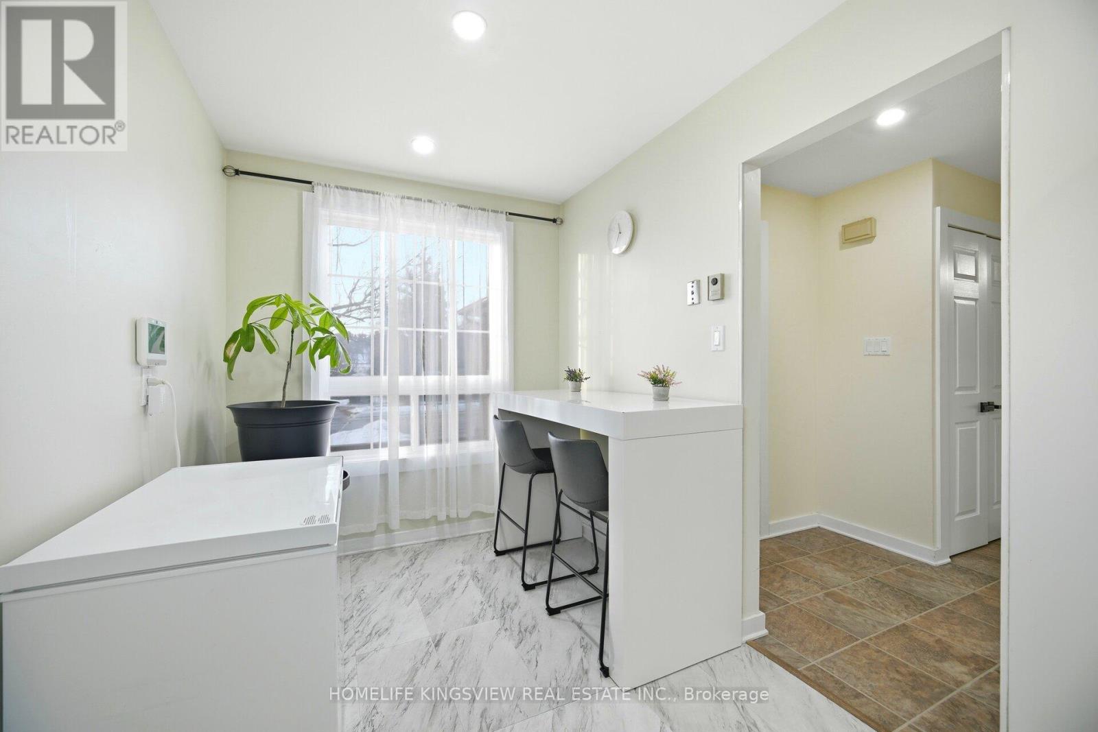 405 Maplegrove Avenue, Bradford West Gwillimbury (Bradford), Ontario  L3Z 1V8 - Photo 15 - N12971670