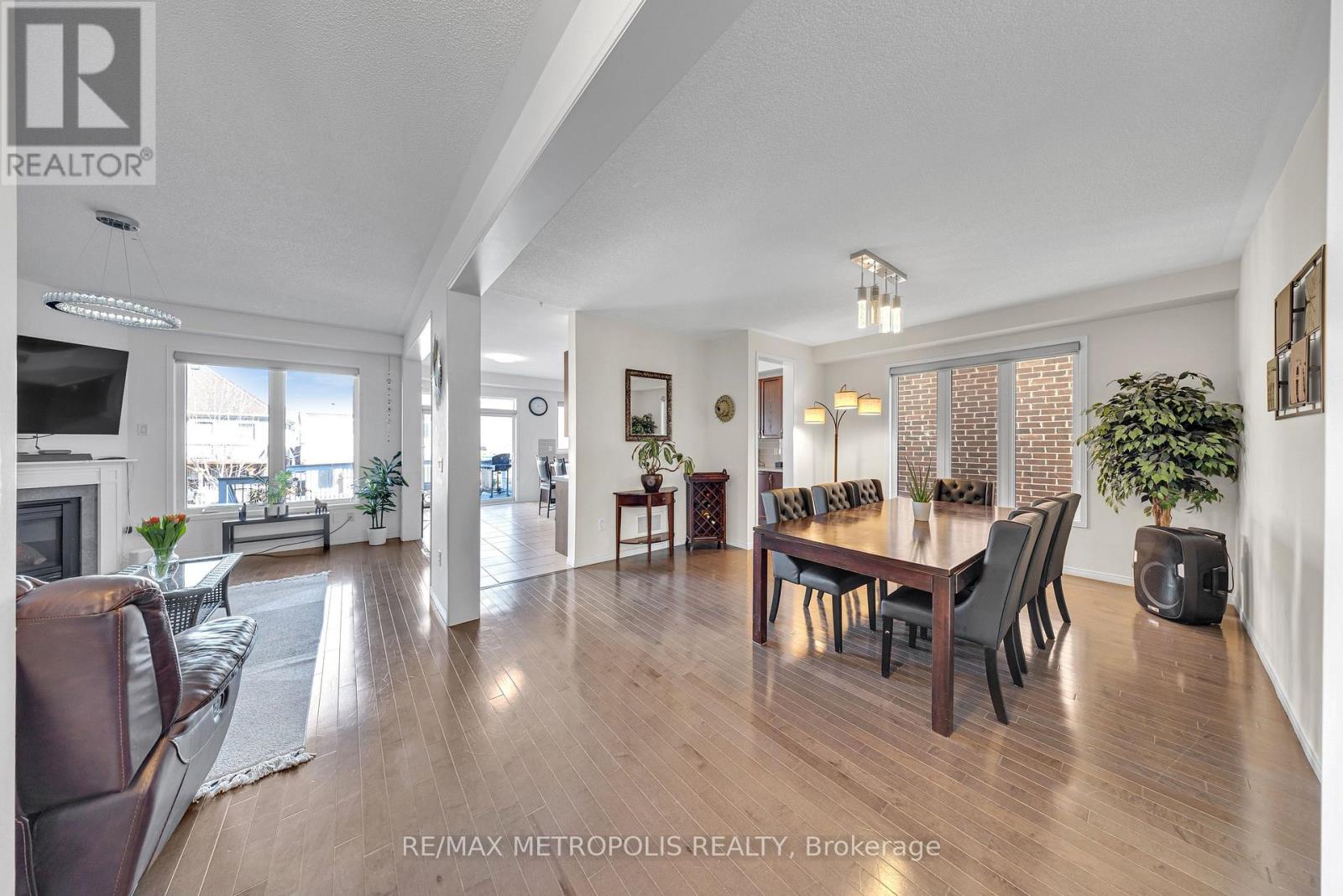 118 Cauthers Crescent, New Tecumseth, Ontario  L9R 1H2 - Photo 6 - N12972084