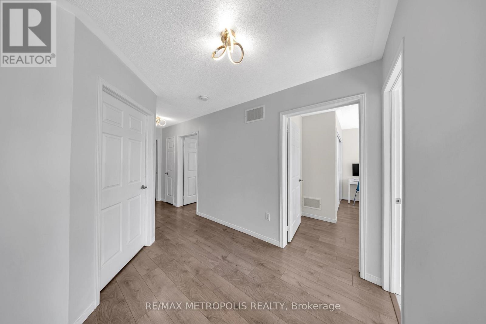 118 Cauthers Crescent, New Tecumseth, Ontario  L9R 1H2 - Photo 19 - N12972084