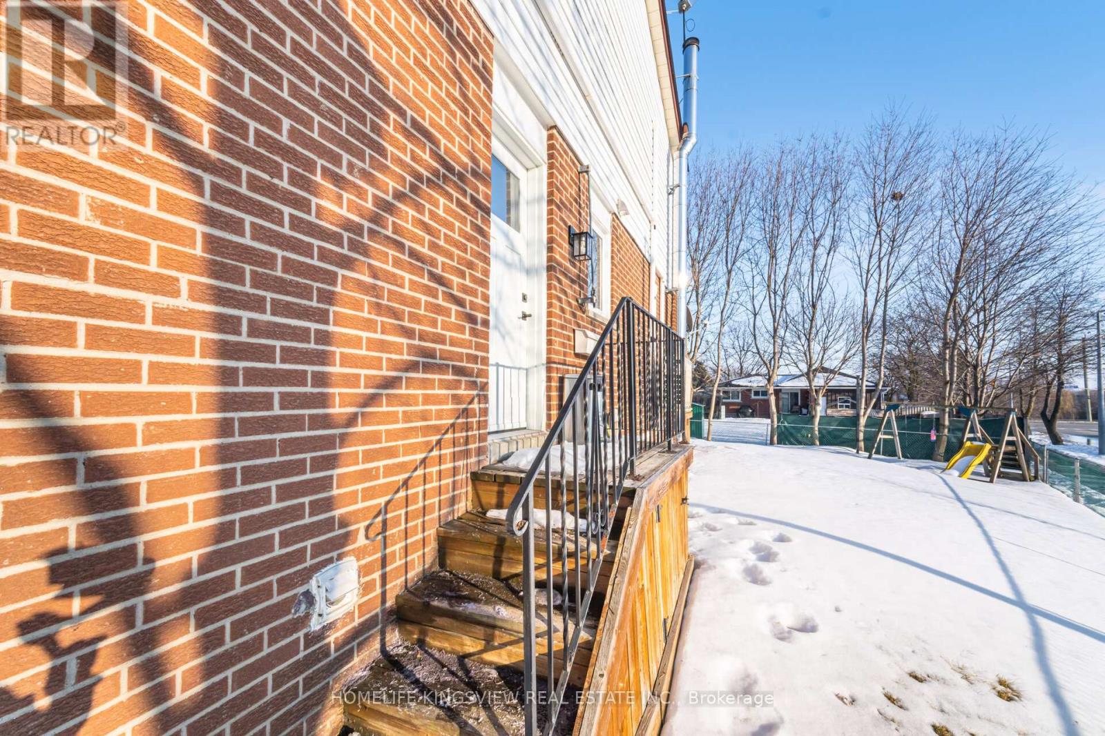 405 Maplegrove Avenue, Bradford West Gwillimbury (Bradford), Ontario  L3Z 1V8 - Photo 7 - N12971670