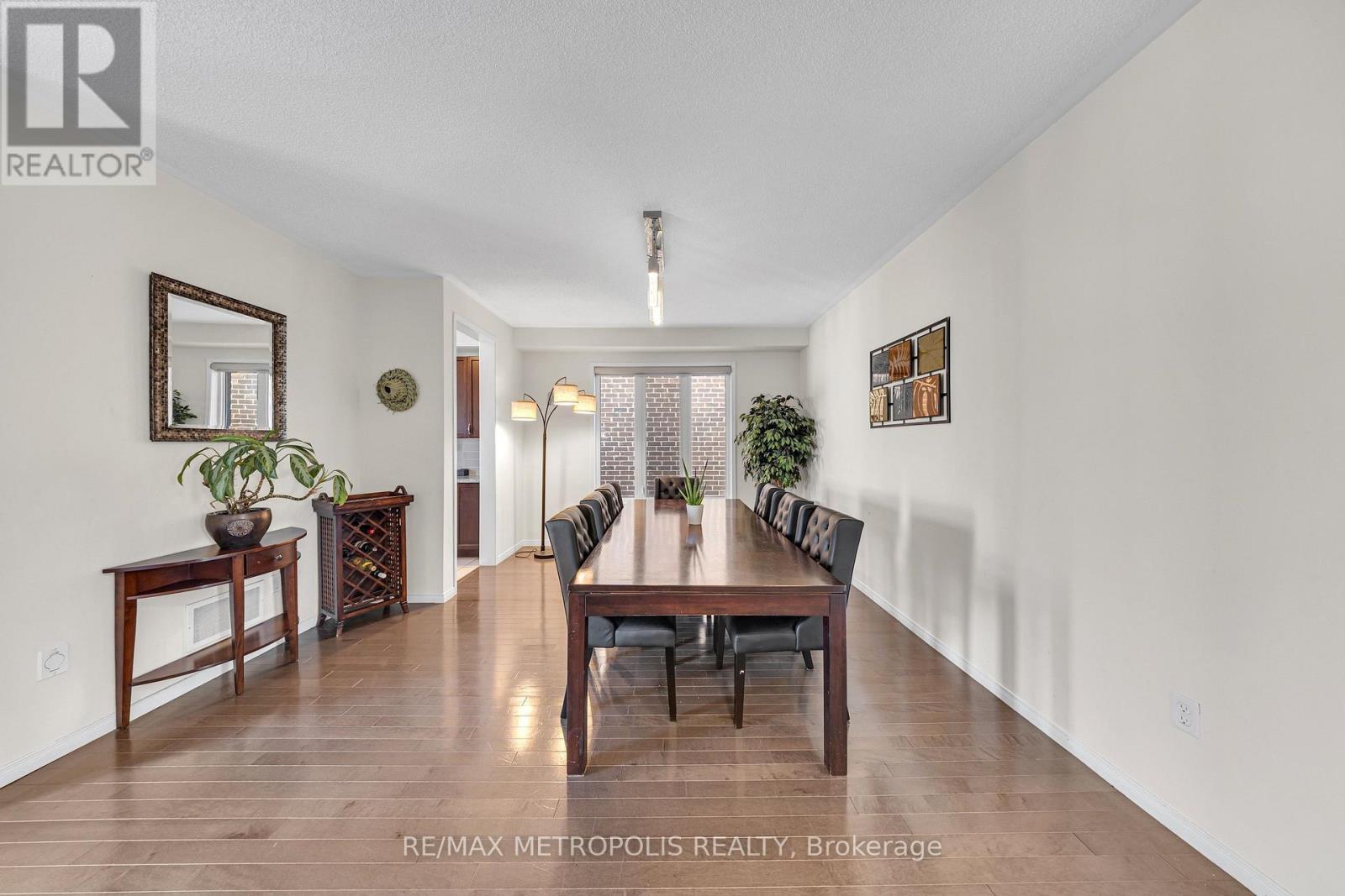 118 Cauthers Crescent, New Tecumseth, Ontario  L9R 1H2 - Photo 7 - N12972084