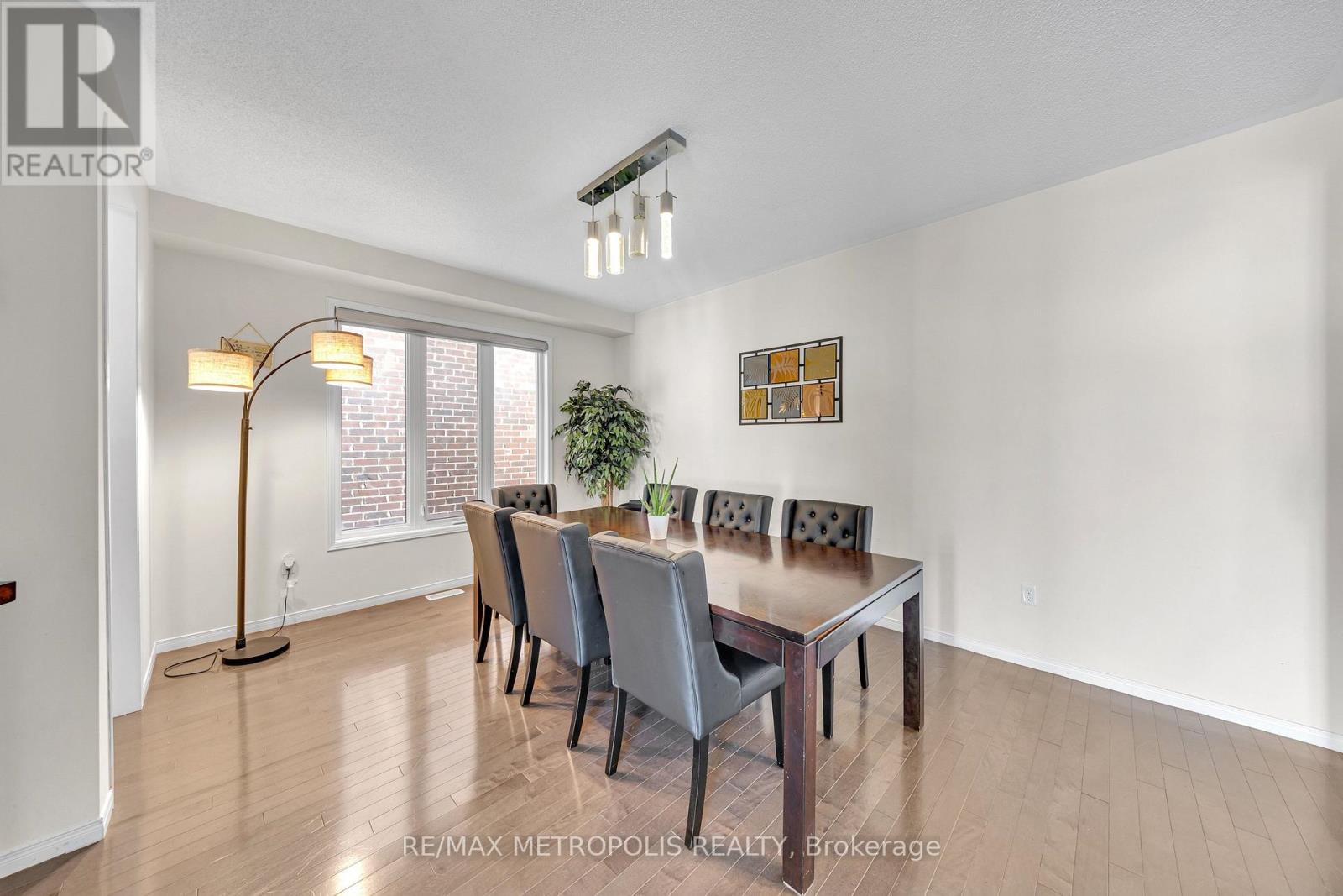 118 Cauthers Crescent, New Tecumseth, Ontario  L9R 1H2 - Photo 8 - N12972084