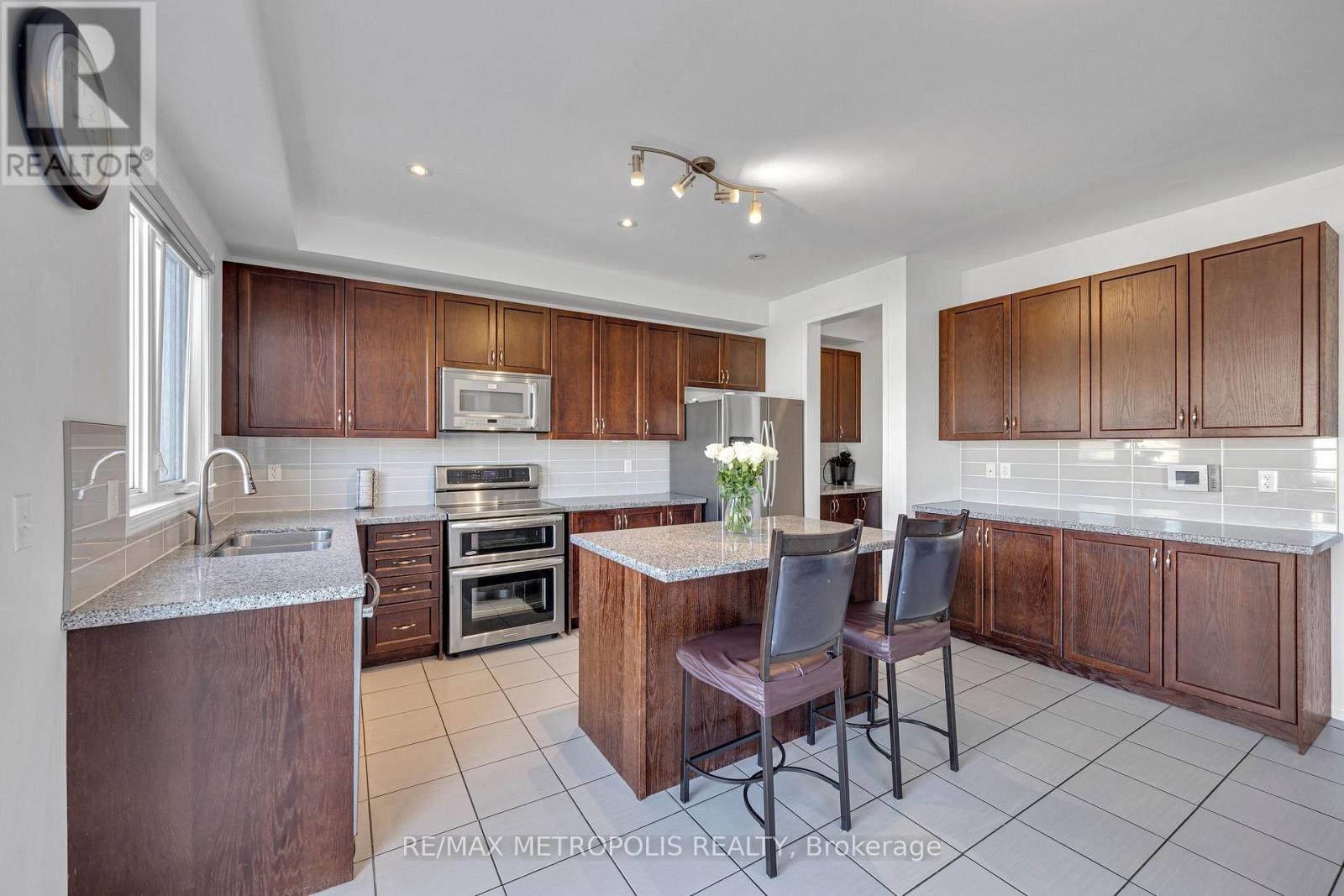 118 Cauthers Crescent, New Tecumseth, Ontario  L9R 1H2 - Photo 14 - N12972084