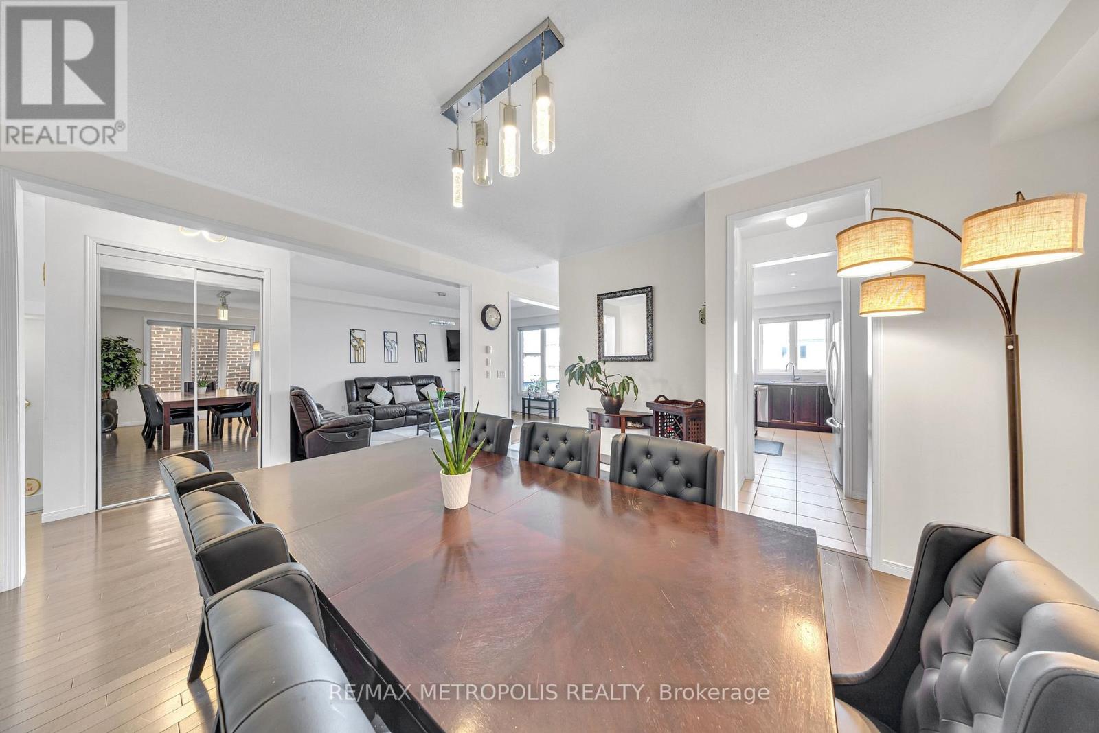 118 Cauthers Crescent, New Tecumseth, Ontario  L9R 1H2 - Photo 9 - N12972084