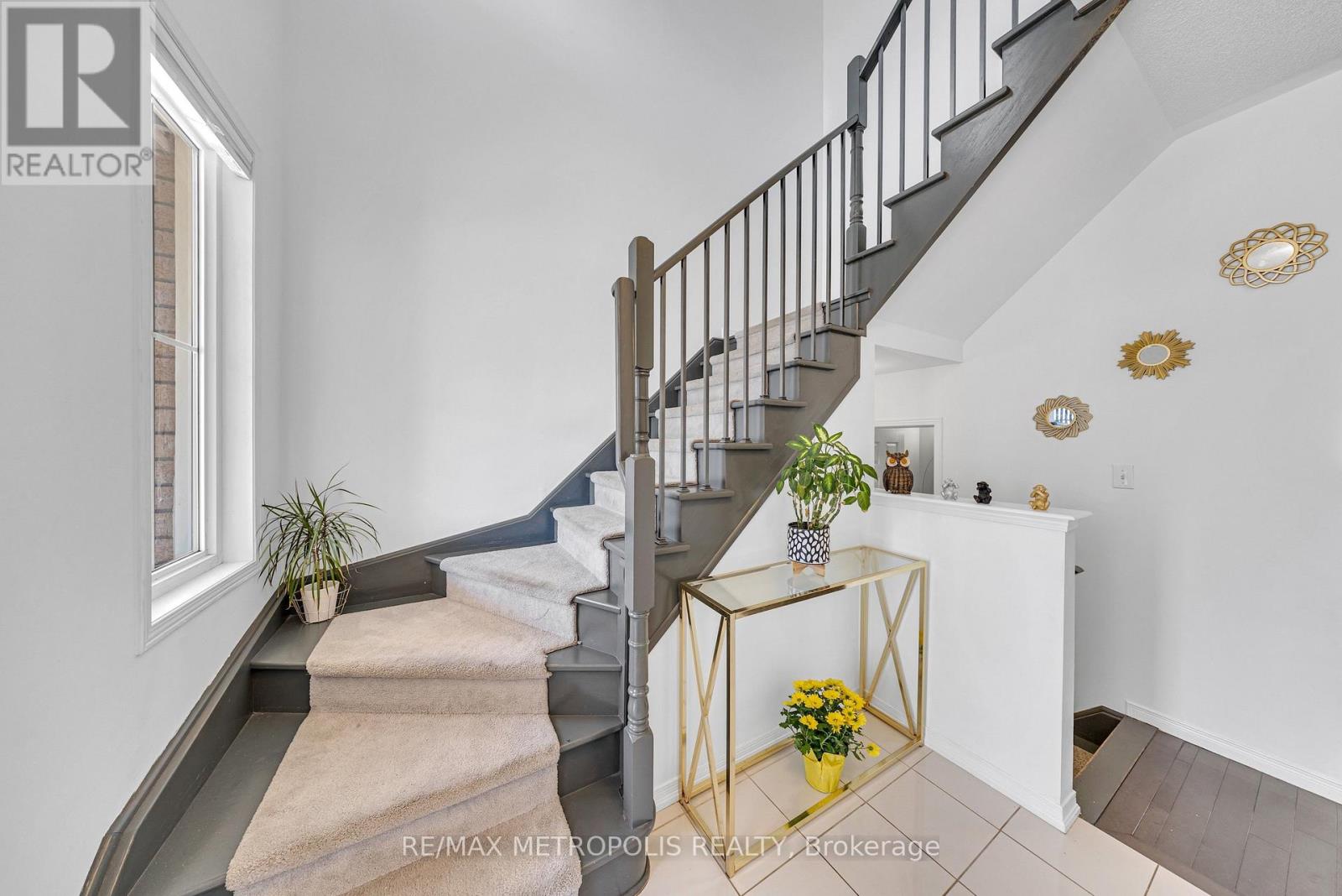 118 Cauthers Crescent, New Tecumseth, Ontario  L9R 1H2 - Photo 3 - N12972084