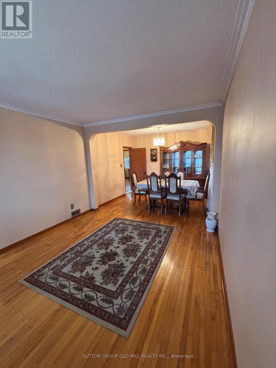 14 Ashmore Avenue, Toronto, Ontario M8Z 4C4 - Photo 10 - W12908528