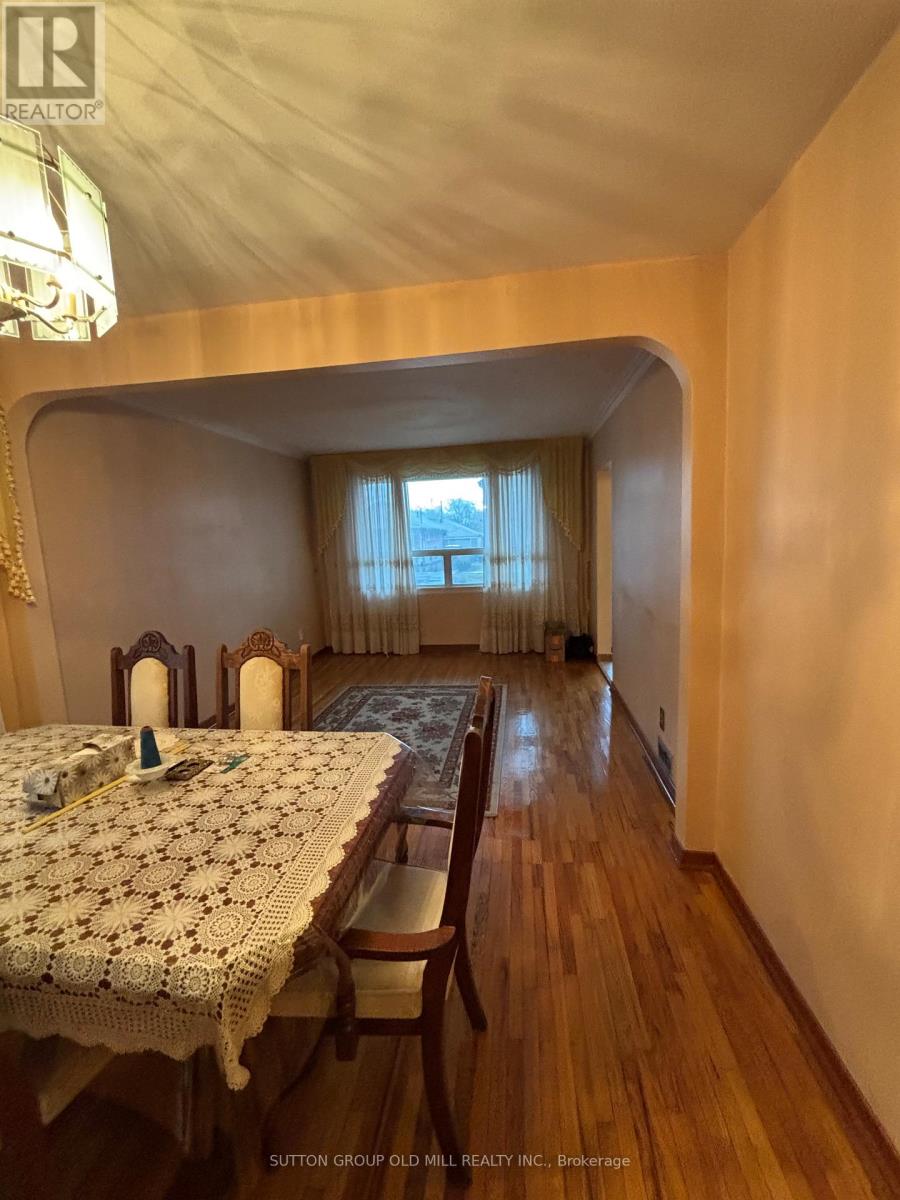 14 Ashmore Avenue, Toronto, Ontario M8Z 4C4 - Photo 12 - W12908528