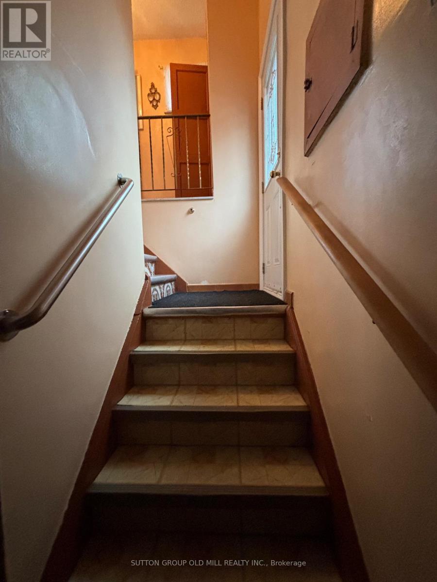 14 Ashmore Avenue, Toronto, Ontario M8Z 4C4 - Photo 23 - W12908528