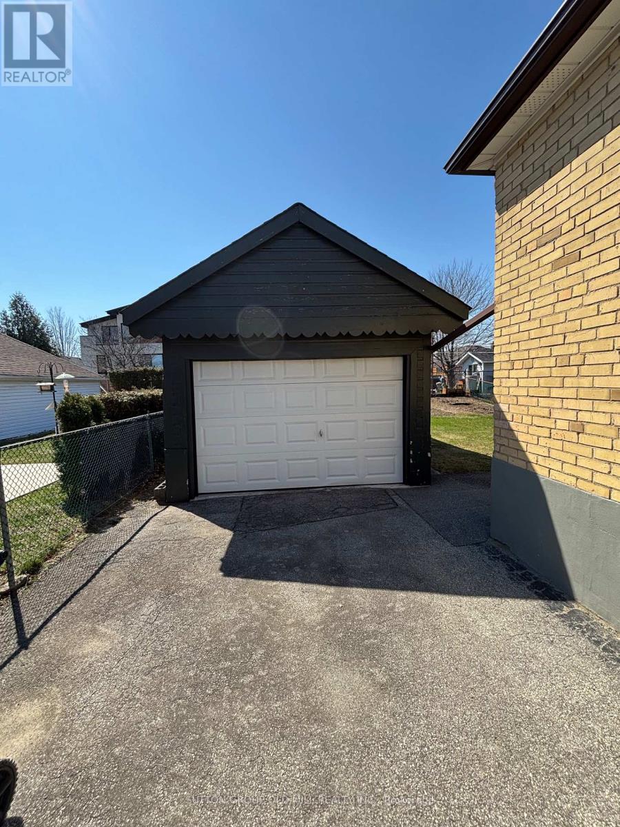 14 Ashmore Avenue, Toronto, Ontario M8Z 4C4 - Photo 37 - W12908528