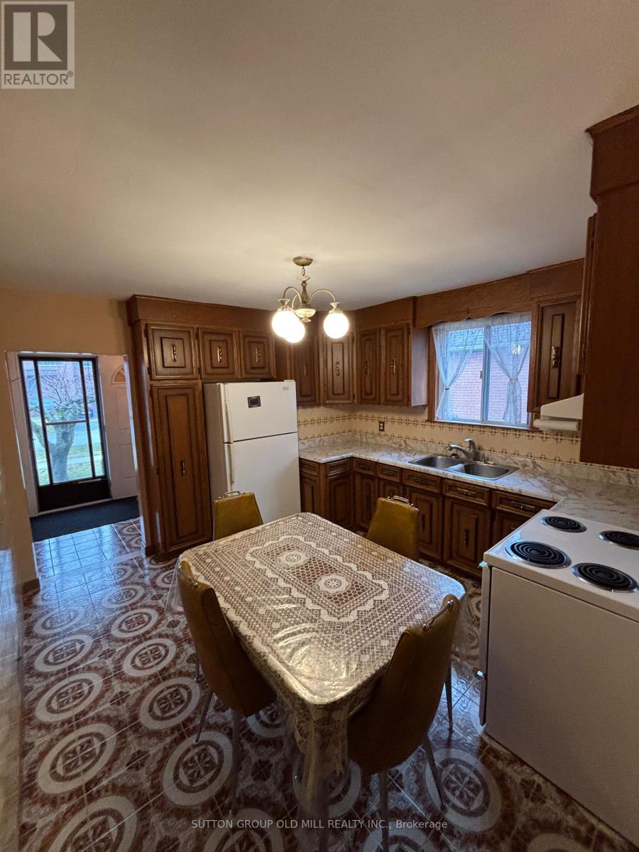 14 Ashmore Avenue, Toronto, Ontario M8Z 4C4 - Photo 8 - W12908528