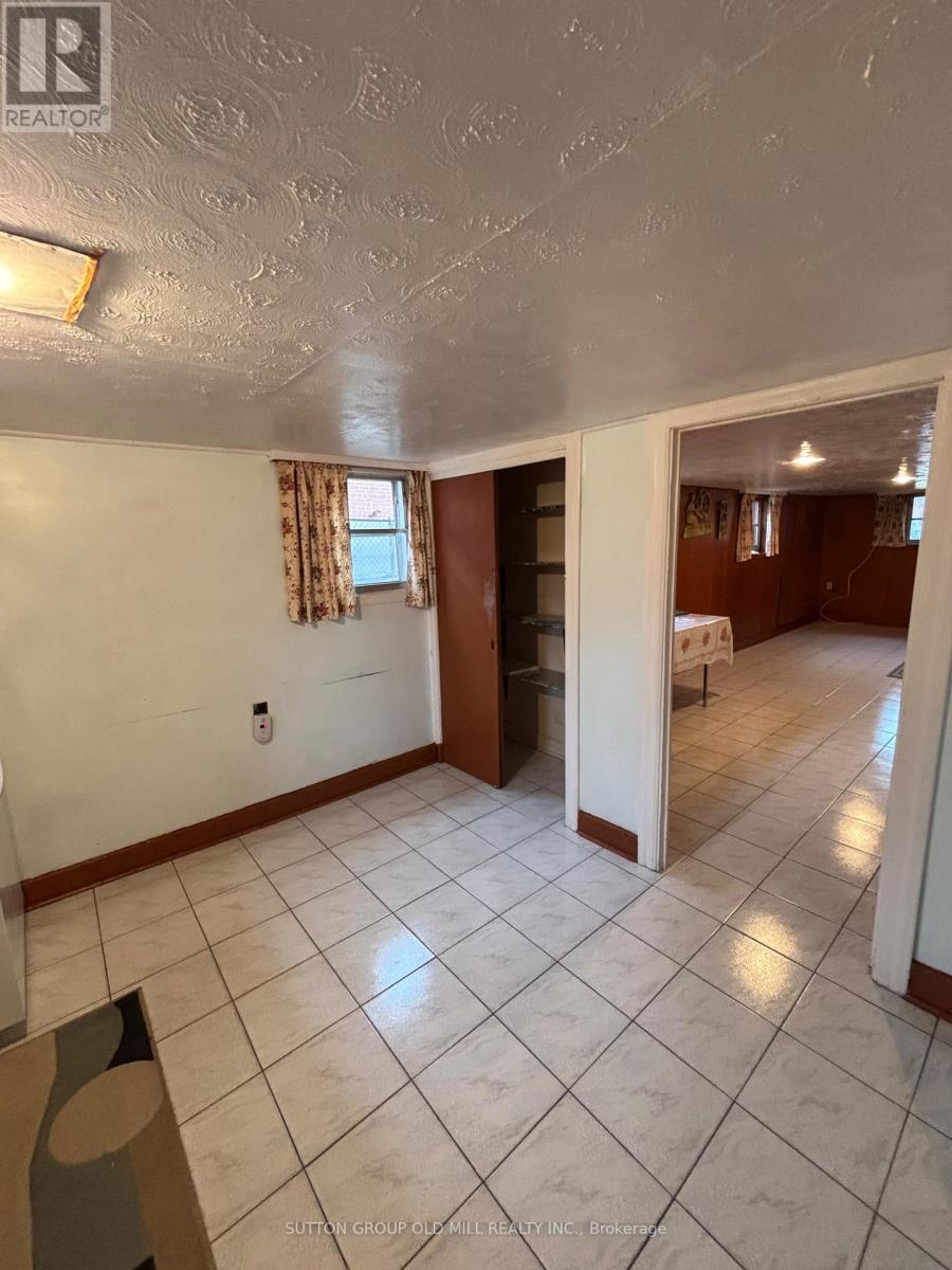 14 Ashmore Avenue, Toronto, Ontario M8Z 4C4 - Photo 27 - W12908528