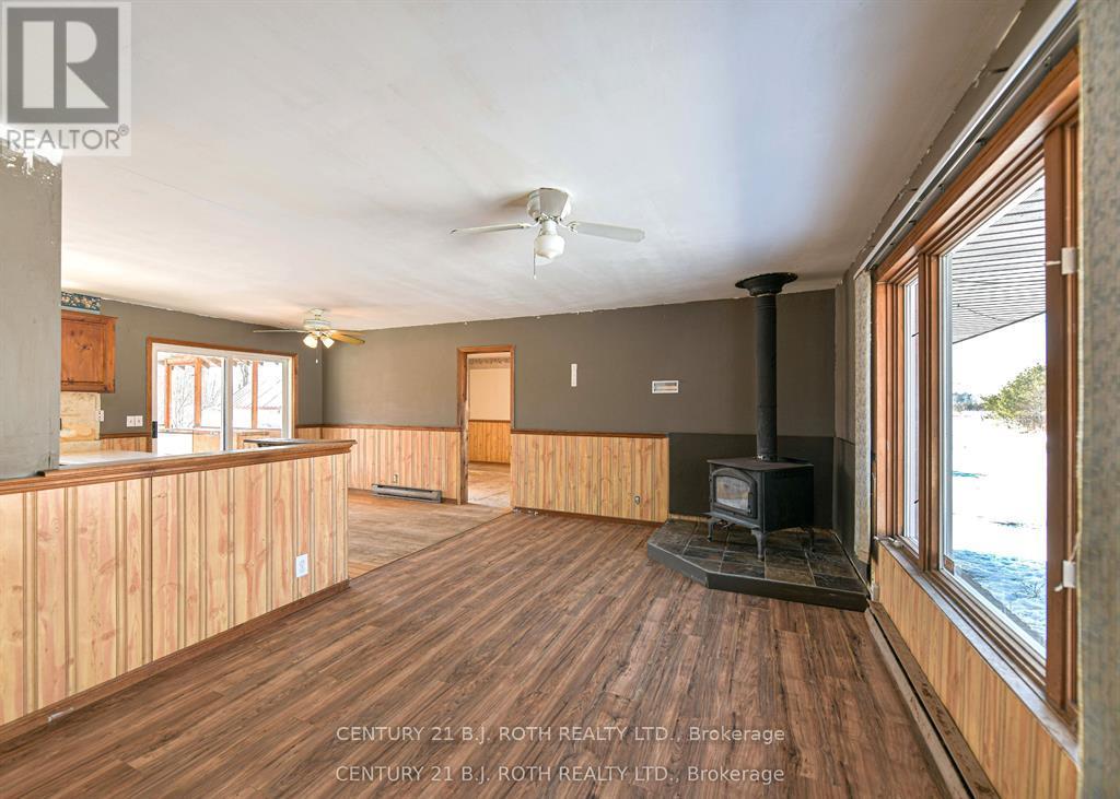 374 Monck Road, Kawartha Lakes, Ontario  L0K 1W0 - Photo 6 - X12972232