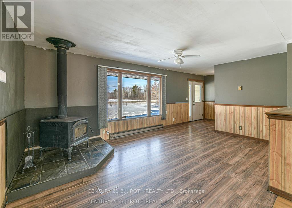 374 Monck Road, Kawartha Lakes, Ontario  L0K 1W0 - Photo 7 - X12972232