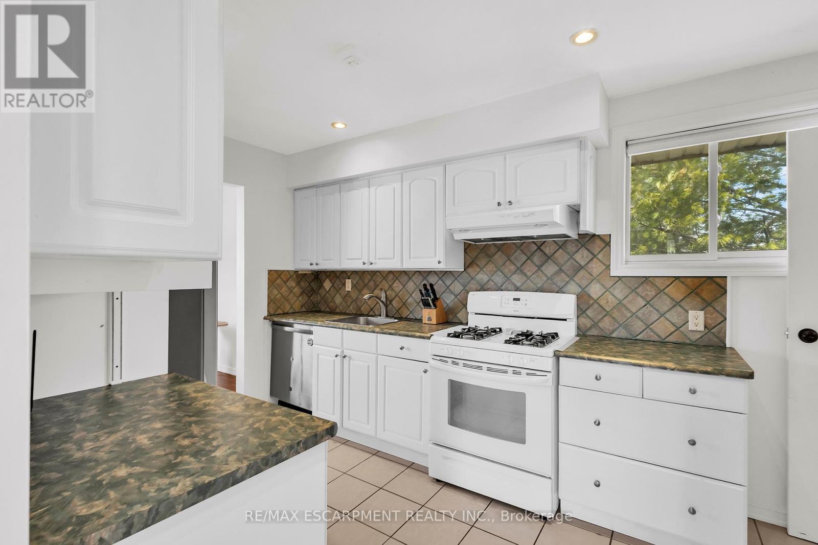 148 Gordon Drummond Avenue, Hamilton, Ontario  L8J 1G3 - Photo 14 - X12972260