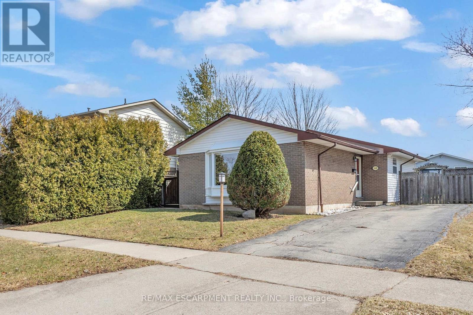 148 Gordon Drummond Avenue, Hamilton, Ontario  L8J 1G3 - Photo 2 - X12972260