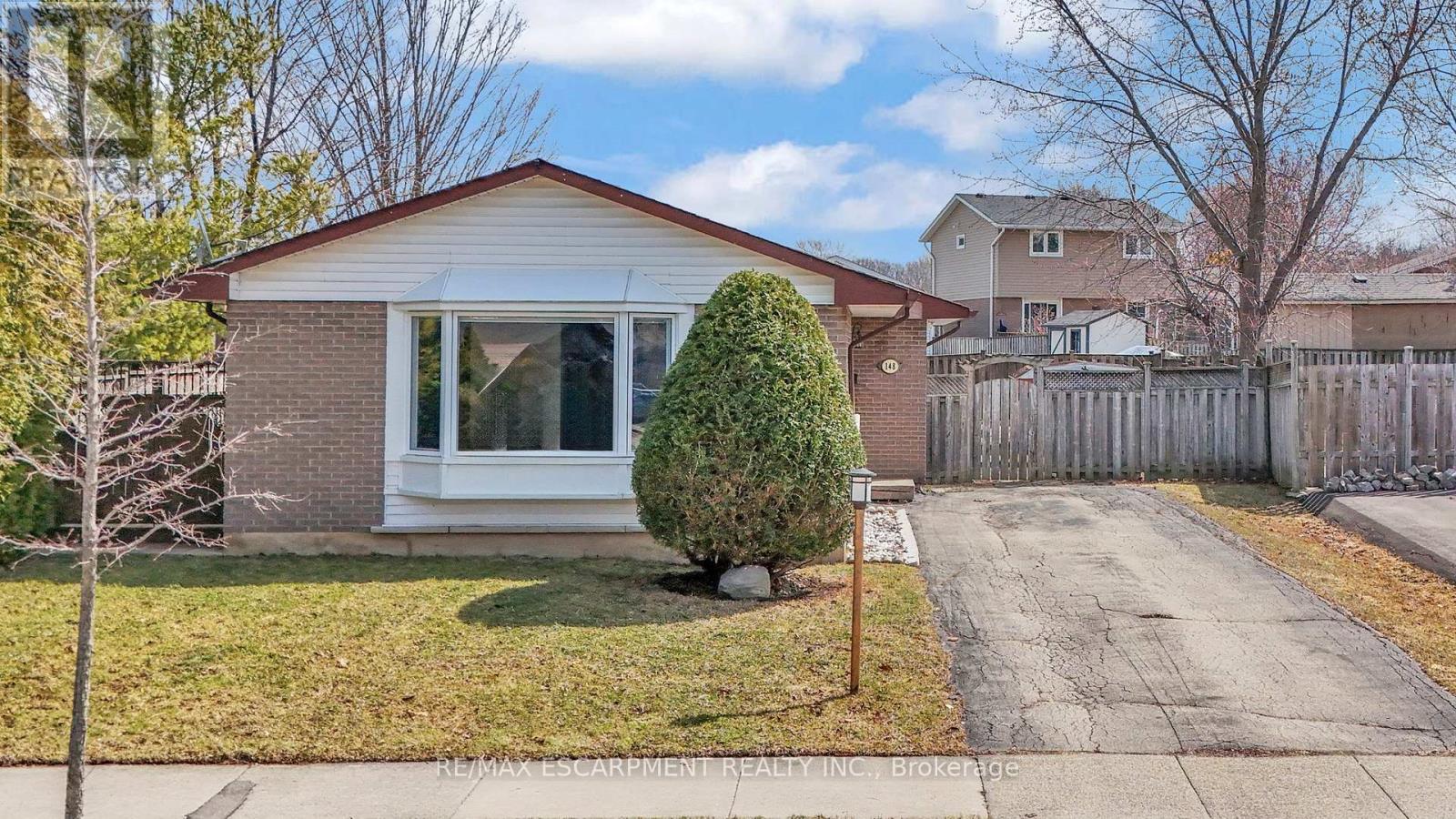 148 Gordon Drummond Avenue, Hamilton, Ontario  L8J 1G3 - Photo 4 - X12972260